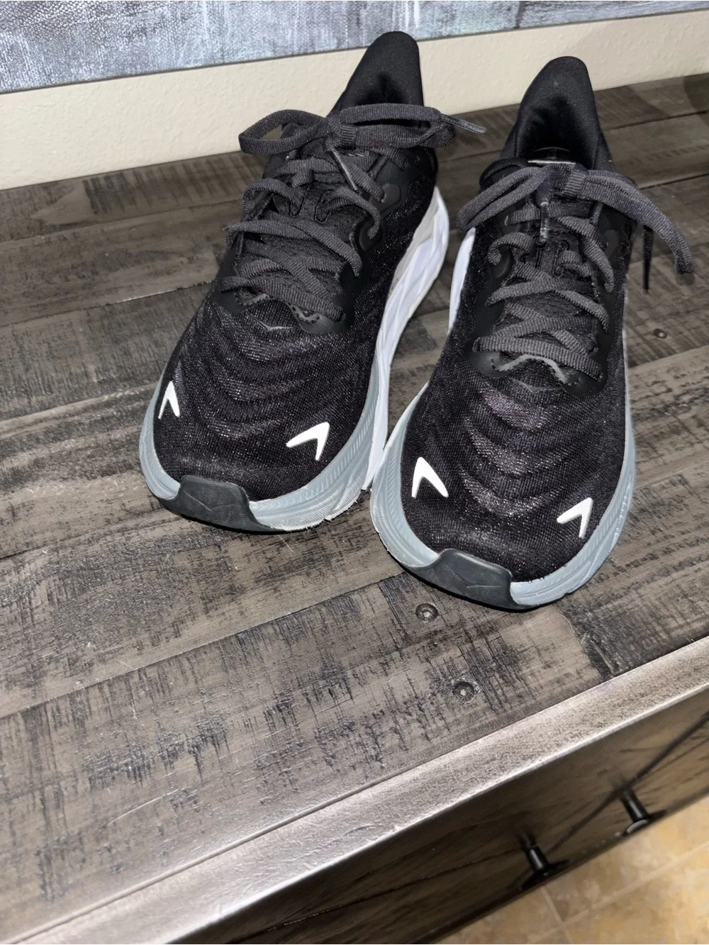 Hoka One One Arahi 6 running shoes WOMENS sz 9